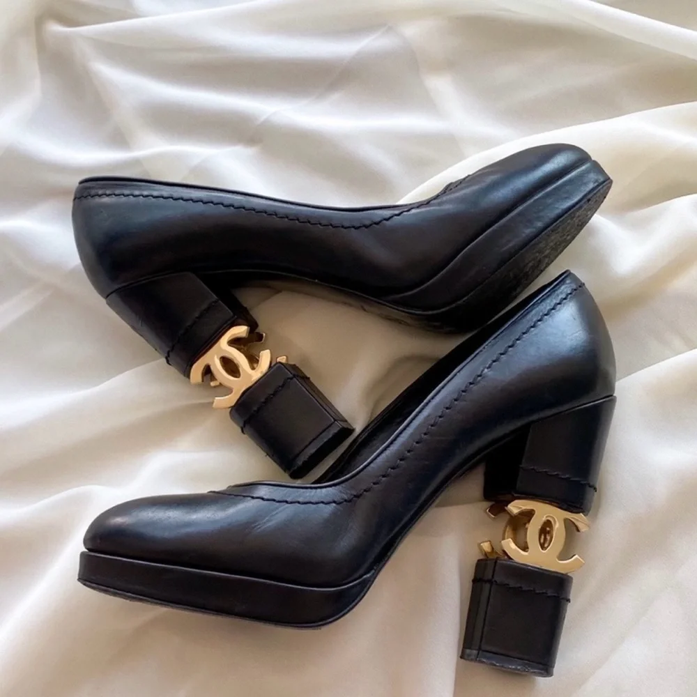 靴 Chanel Pumps Heel Leather Vintage CHANEL | Shoes | Vintage Chanel Black And Gold Heels With Iconic